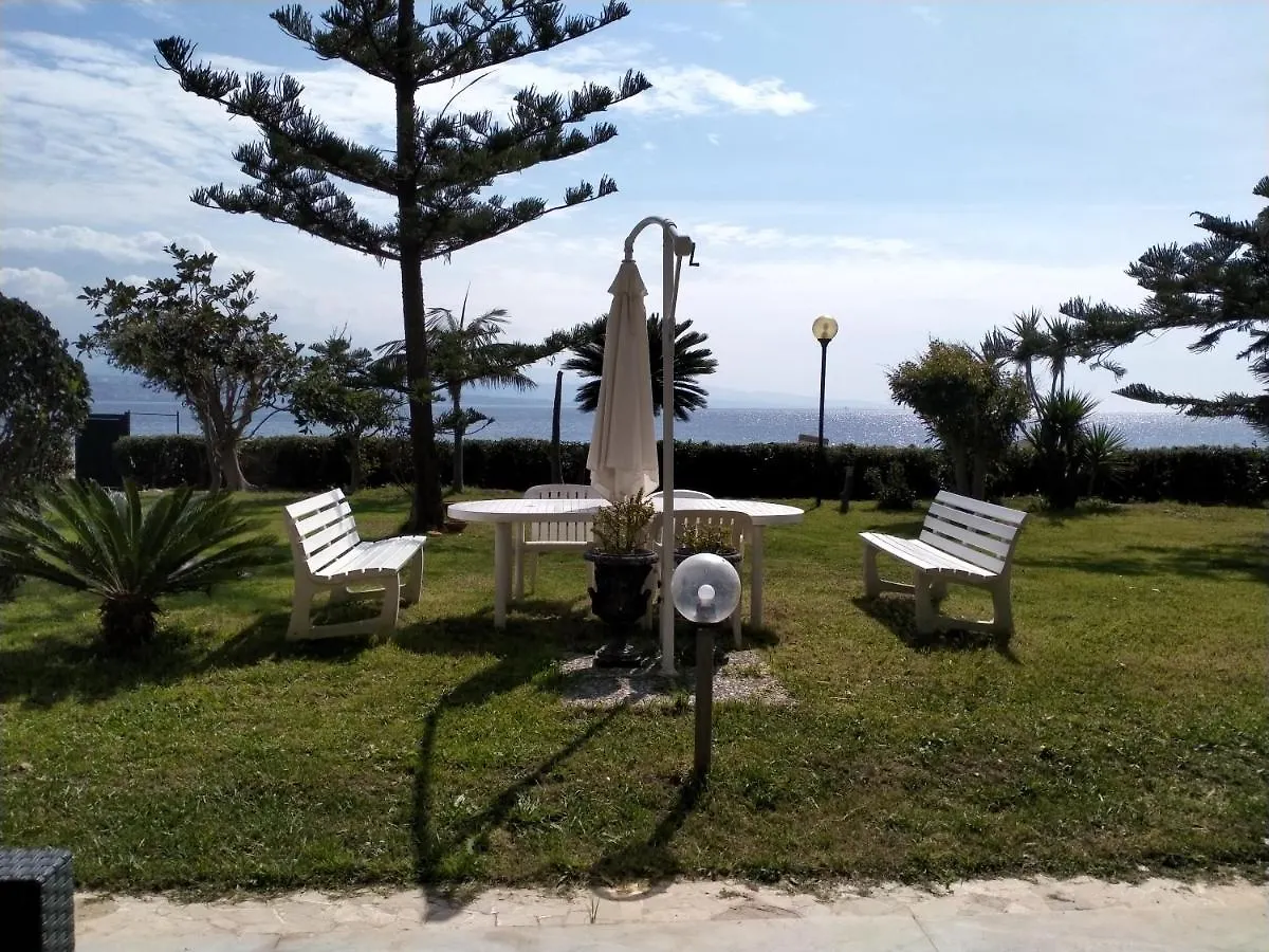Villa Sullo Stretto Sant'Agata  Itália